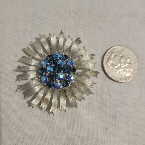 Vintage Lisner Brooch Blue Aurora Borealis Rhinestone Flower - Picture 6 of 11
